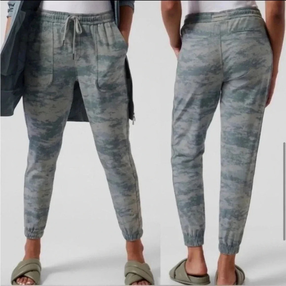 Athleta Farallon Jogger Pants Large Fog Camo Print Pockets Drawstring Large - Picture 1 of 11